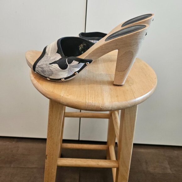 Shoes - Picture 2 of 4